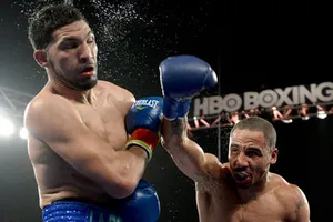 Trở lại sau 14 tháng, Ward toàn thắng trận 27