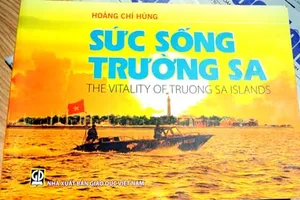 Ra mắt sách “Sức Sống Trường Sa”