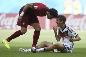 Pepe đáng nhận thẻ đỏ