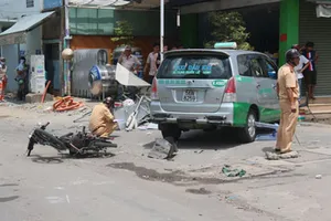 Xe taxi gây tai nạn giao thông liên hoàn