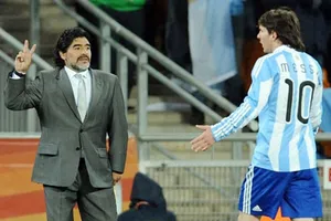 Trao giải thưởng Quả bóng vàng World Cup cho Messi: Maradona chỉ trích FIFA
