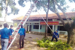 Thanh niên Vedan với chương trình vệ sinh môi trường tại Trường Tiểu học Tập Phước