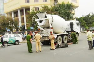 Xe bồn va chạm xe máy, một người chết