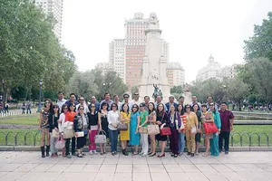 Độc đáo + Cao cấp = Viettours