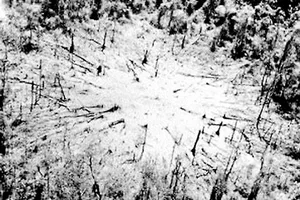 Ngày 22-4-1975: Quân đội Sài Gòn ném bom CBU-55 xuống Xuân Lộc