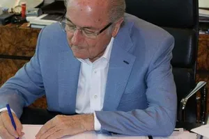 Chủ tịch Sepp Blatter lên kế hoạch cải cách FIFA dù tuyên bố từ chức