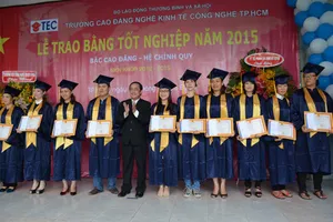 100% sinh viên nghề ra trường có việc làm