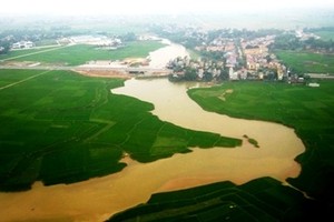 US calls for climate change action in Vietnam