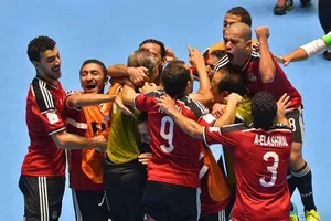 Kẻ tám lạng, người nửa cân