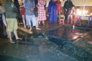 Rơi xuống cống thoát nước, bé trai 8 tuổi bị nước cuốn trôi