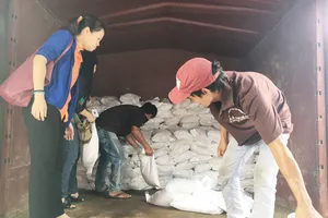 Bạn đọc Báo SGGP ủng hộ vùng lũ miền Trung gần 1 tỉ đồng và hàng chục tấn hàng