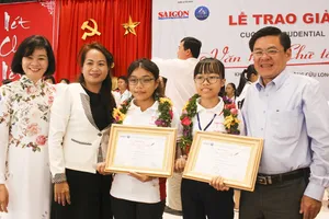 Trao giải cuộc thi Prudential – Văn hay chữ tốt khu vực ĐBSCL năm 2016