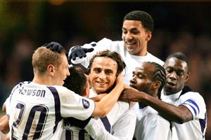 Spurs spirit keeps Jol hanging on