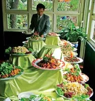 Đói ăn rau, đau cũng ăn rau