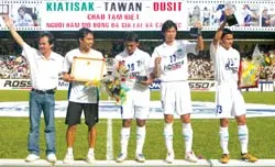 Hai cuộc chia tay nhiều cảm xúc trong năm qua