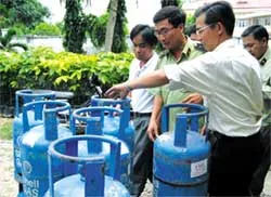 Làm sao hạn chế gas chiết lậu?