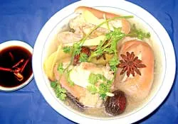 Chân giò heo hầm ngũ vị