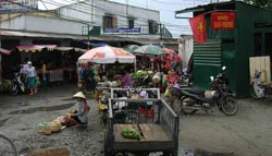 Đường mới chỉnh trang, chợ tự phát đã mọc