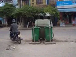 Thùng rác giữa ngã ba