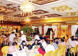 Ở đâu mở tiệc 8-3?