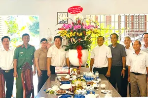 Thăm, chúc mừng các cơ sở tôn giáo dịp Giáng sinh 