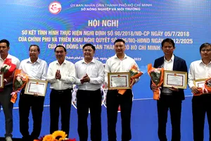 Khen thưởng cho các tập thể, cá nhân xuất sắc.