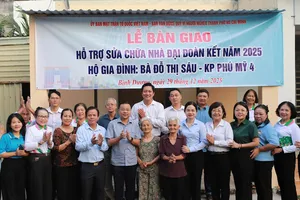 Hoàn thành sửa chữa, bàn giao 2 nhà Đại đoàn kết tại phường Bình Dương