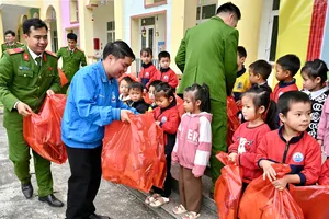 Thầy giáo trẻ đi gieo mầm nhân ái