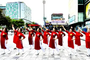 Các cô, dì trong CLB dưỡng sinh Ban Mai Xanh 