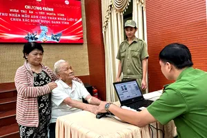 Thu nhận mẫu ADN cho thân nhân liệt sĩ chưa xác định danh tính