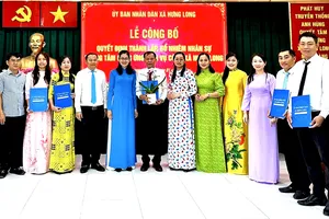 UBND xã Hưng Long tổ chức Lễ trao Quyết định thành lập và bổ nhiệm nhân sự Trung tâm cung ứng dịch vụ công thuộc UBND xã.