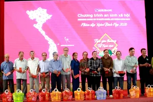 Agribank Châu Đức trao quà Tết cho hộ có hoàn cảnh khó khăn