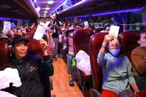 "Chuyến xe 0 đồng" đưa 300 người về quê đón tết