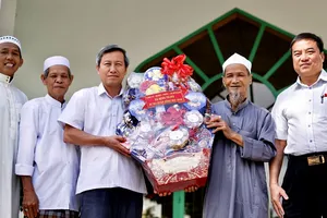  Làng Chăm ấm áp xuân về 