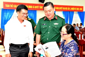Người ứng cử HĐND TPHCM trao đổi với cử tri tại hội nghị