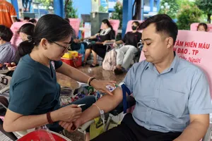 Anh Trịnh Ngọc Hoàng, công tác tại Trung tâm Hợp tác Doanh nghiệp và Khởi nghiệp (Đại học Thủ Dầu Một) tham gia hiến máu lần thứ 10