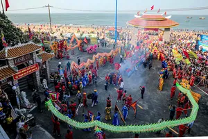 Lễ hội Dinh Cô hàng năm luôn thu hút hàng ngàn người tham gia