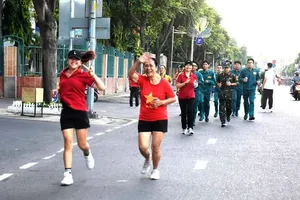 Hơn 1.000 người tham dự Ngày chạy Olympic tại phường Hòa Hưng 