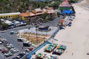 Bãi biển Long Hải, một trong những khu vực thu hút khách du lịch ở phía Đông TPHCM, góp phần tăng trưởng kinh tế của địa phương