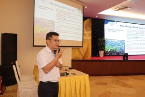 TS. Cấn Thu Văn, Trưởng khoa Khí tượng thủy văn và tài nguyên nước, Trường Đại học Tài nguyên và Môi trường TPHCM phát biểu tại hội nghị