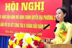 Đồng chí Võ Ngọc Thanh Trúc - Ủy viên Ban Thường vụ Thành ủy, Phó Trưởng đoàn chuyên trách ĐBQH TPHCM phát biểu tại hội nghị sơ kết ở xã Hòa Hội