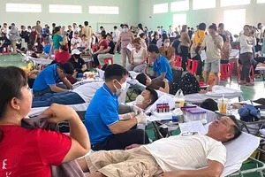 Công tác vận động hiến máu nhân đạo đều đạt và vượt chỉ tiêu hằng năm. Ảnh: THÀNH HUY