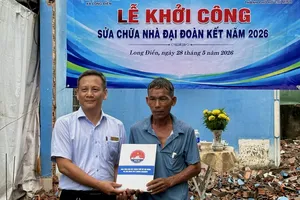 Lễ khởi công sửa chữa nhà Đại đoàn kết cho CCB Nguyễn Văn Mười