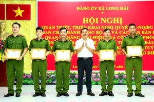 Khen thưởng các tập thể và cá nhân có thành tích xuất sắc trong thực hiện cao điểm 45 ngày đêm