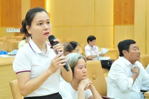 Cử tri phường Vũng Tàu phản ánh về bất cập trong phân bố trường học trên địa bàn. Ảnh: QUANG VŨ