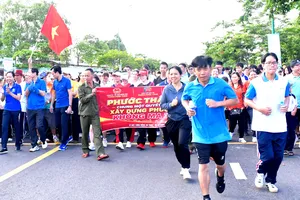 Hơn 3.000 người đi bộ gây quỹ “Vì người nghèo”