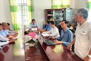 Ông Nguyễn Hữu Chí, Bí thư Đảng ủy xã Thanh An (giữa) cùng lãnh đạo xã duy trì thường xuyên công tác tiếp công dân, kịp thời tháo gỡ khó khăn, vướng mắc từ cơ sở