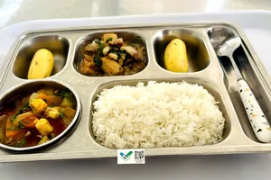 Suất ăn cho học sinh được chuẩn bị chu đáo, dễ dàng quét mã vạch để truy xuất nguồn gốc