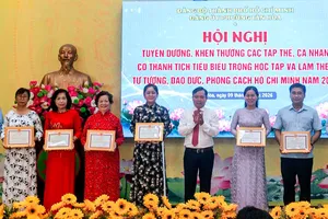 Phường Tân Hòa tuyên dương gương điển hình học và làm theo Bác