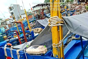 Thiết bị giám sát hành trình trên tàu cá. Ảnh: THÀNH HUY